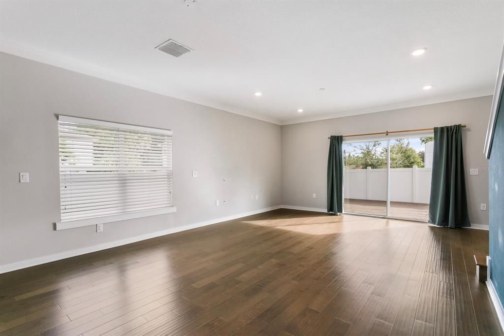 На продажу: $685,000 (3 спален, 2 ванн, 2104 Квадратных фут)