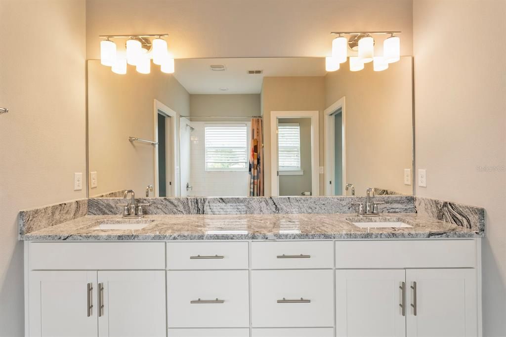 На продажу: $685,000 (3 спален, 2 ванн, 2104 Квадратных фут)