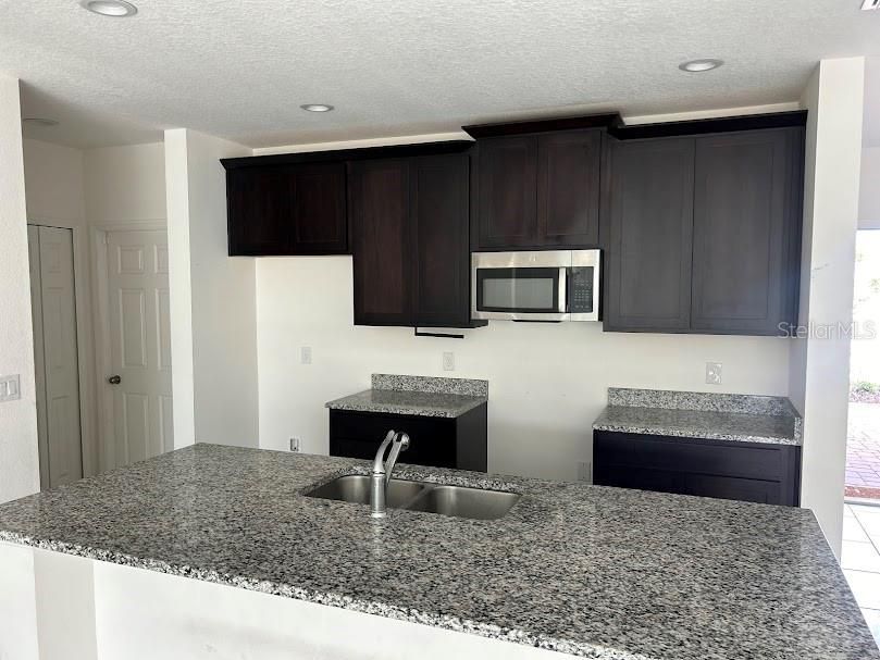 For Rent: $2,340 (4 beds, 2 baths, 1876 Square Feet)