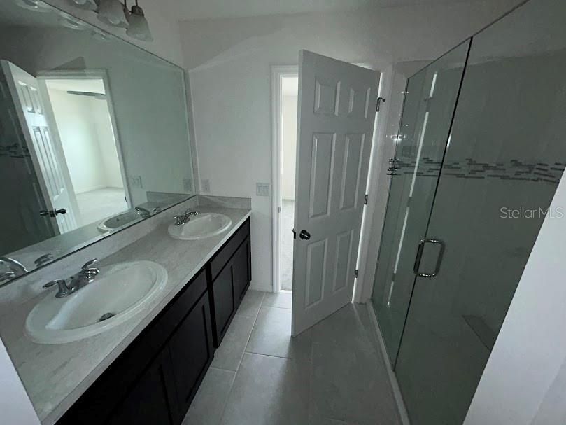 For Rent: $2,340 (4 beds, 2 baths, 1876 Square Feet)