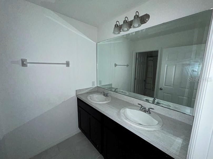 For Rent: $2,340 (4 beds, 2 baths, 1876 Square Feet)