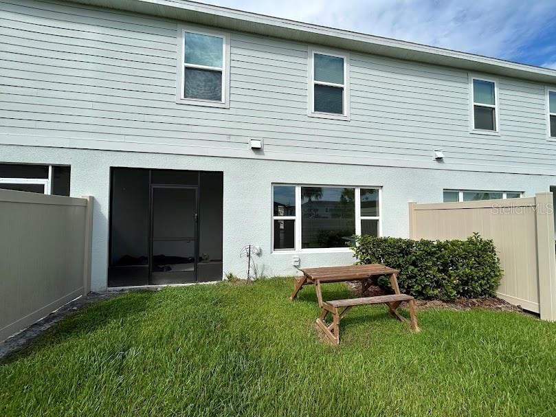 For Rent: $2,340 (4 beds, 2 baths, 1876 Square Feet)