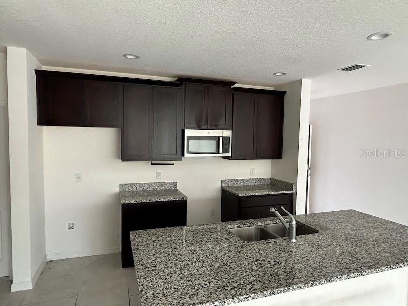 For Rent: $2,340 (4 beds, 2 baths, 1876 Square Feet)