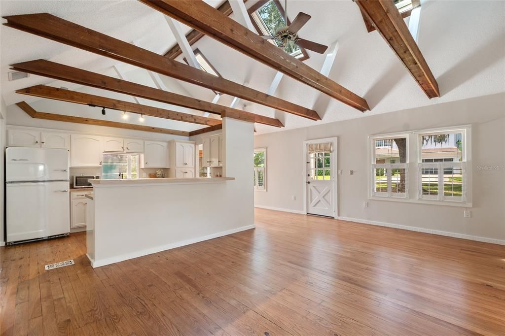 Activo con contrato: $750,000 (3 camas, 2 baños, 1664 Pies cuadrados)