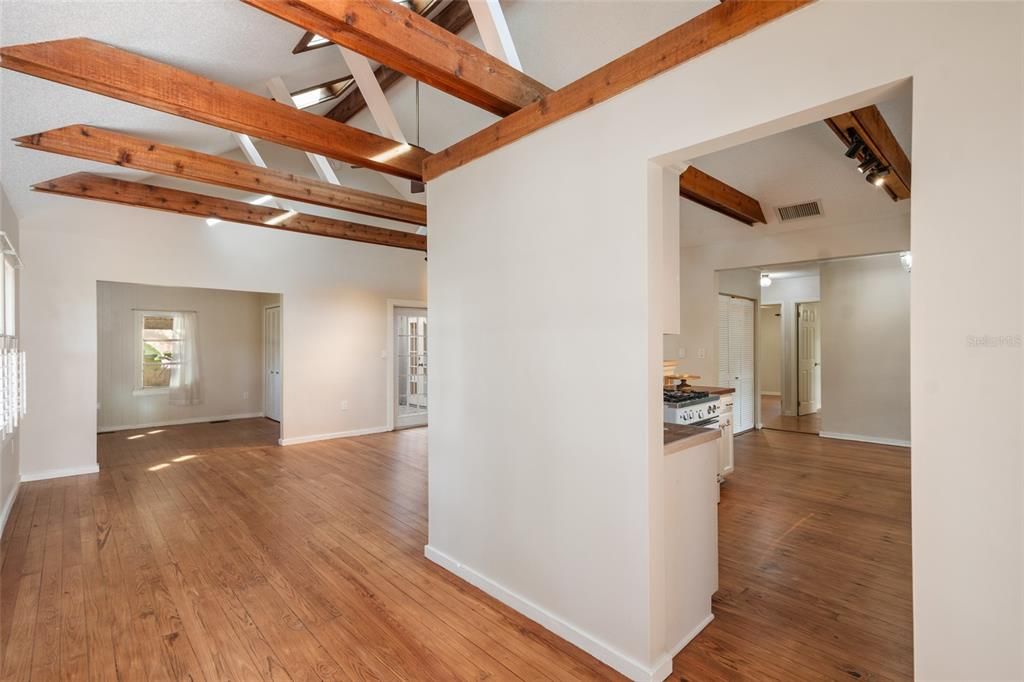 Activo con contrato: $750,000 (3 camas, 2 baños, 1664 Pies cuadrados)