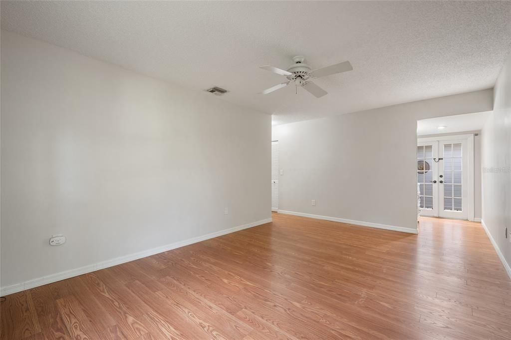 Activo con contrato: $750,000 (3 camas, 2 baños, 1664 Pies cuadrados)