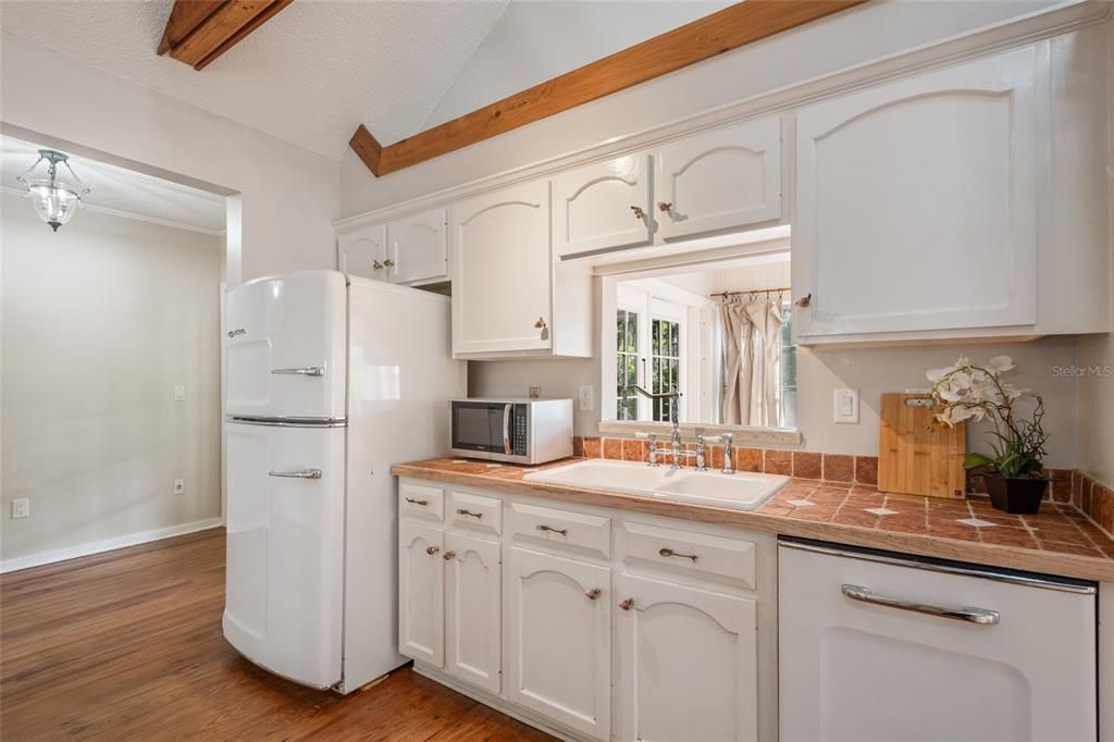 Activo con contrato: $750,000 (3 camas, 2 baños, 1664 Pies cuadrados)