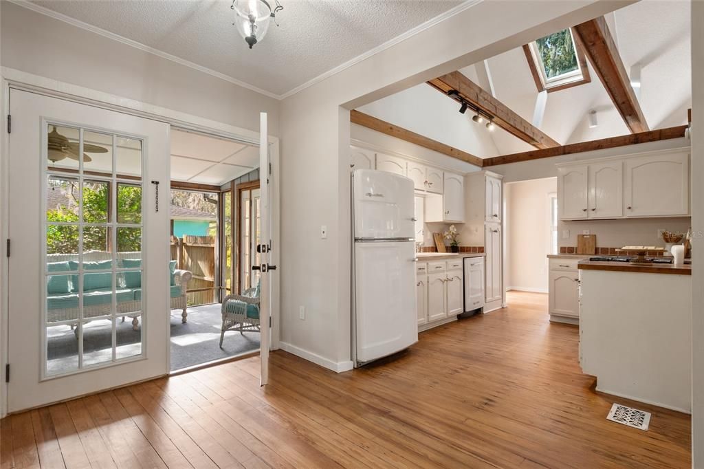 Activo con contrato: $750,000 (3 camas, 2 baños, 1664 Pies cuadrados)