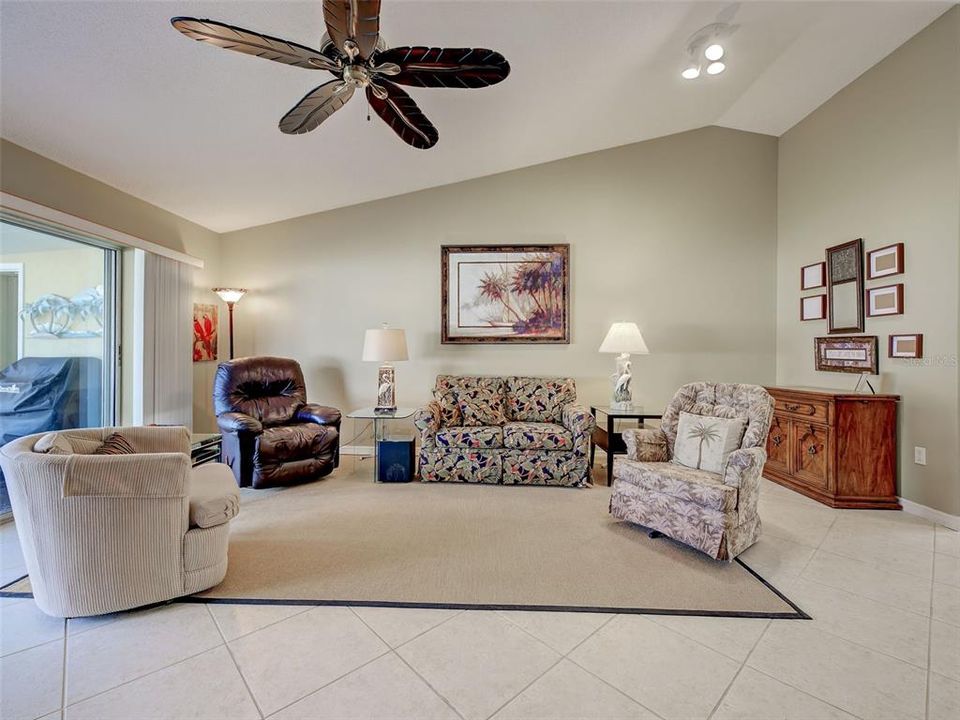 待售: $250,000 (2 贝兹, 2 浴室, 1170 平方英尺)