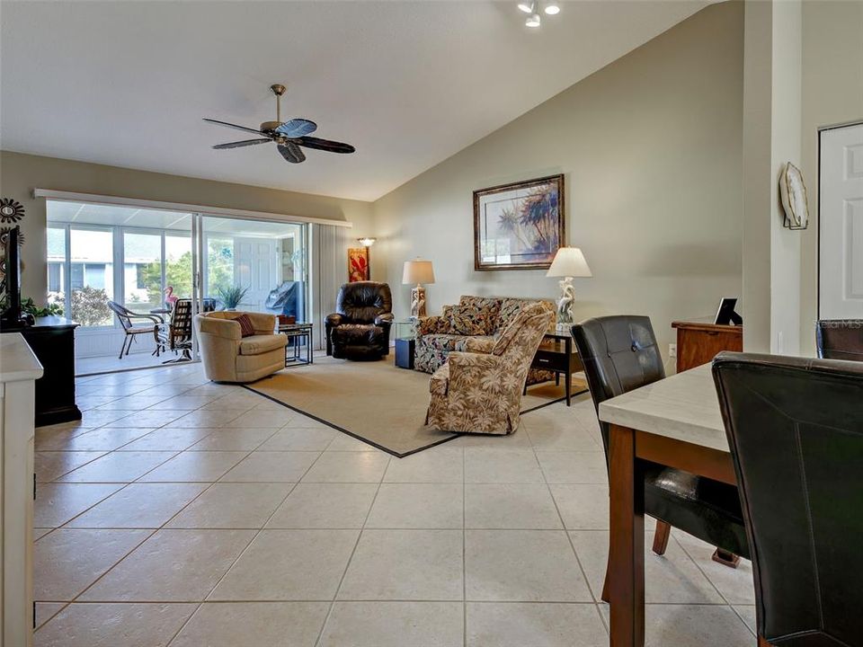 待售: $250,000 (2 贝兹, 2 浴室, 1170 平方英尺)