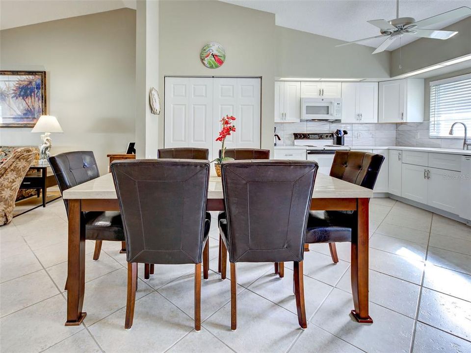 待售: $250,000 (2 贝兹, 2 浴室, 1170 平方英尺)