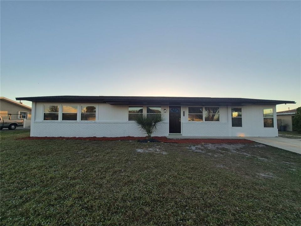 For Sale: $267,300 (4 beds, 2 baths, 1344 Square Feet)