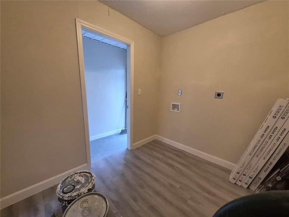 For Sale: $267,300 (4 beds, 2 baths, 1344 Square Feet)