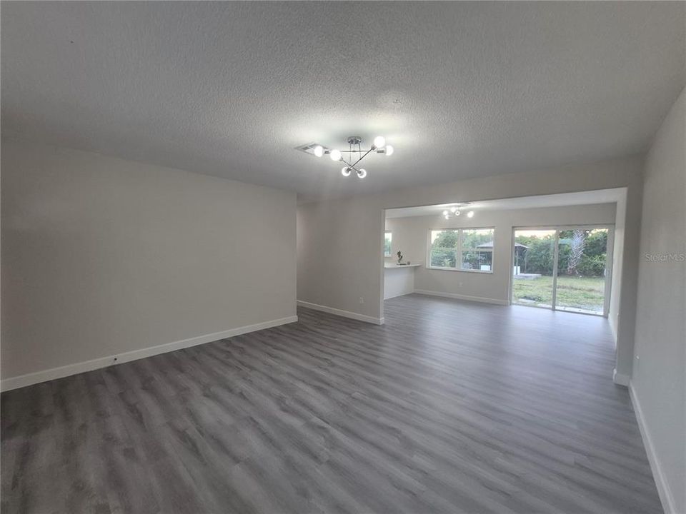 For Sale: $267,300 (4 beds, 2 baths, 1344 Square Feet)