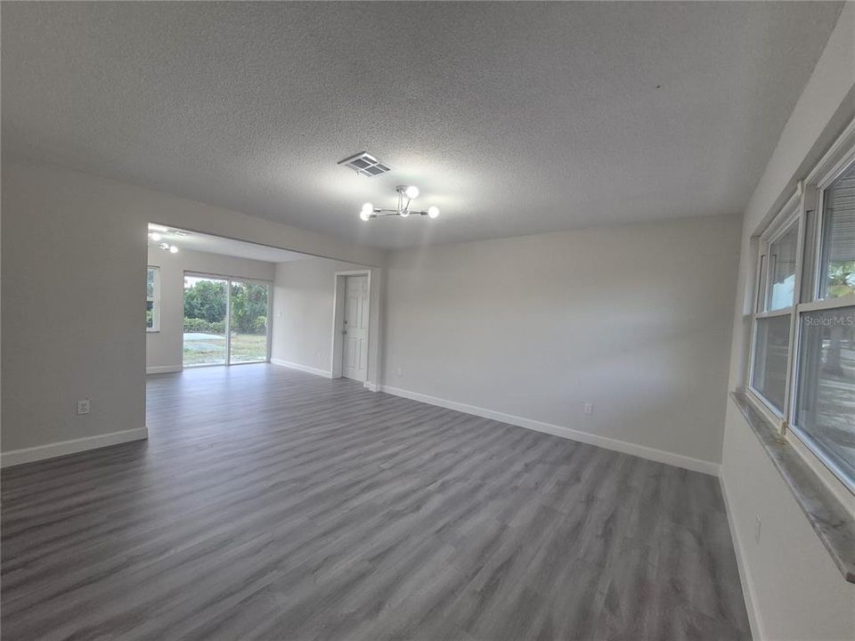 For Sale: $267,300 (4 beds, 2 baths, 1344 Square Feet)