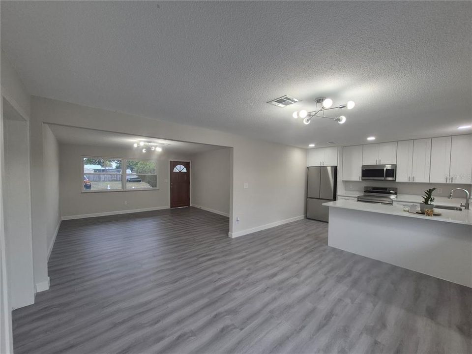 For Sale: $267,300 (4 beds, 2 baths, 1344 Square Feet)
