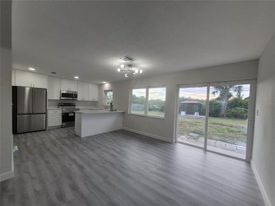 For Sale: $267,300 (4 beds, 2 baths, 1344 Square Feet)