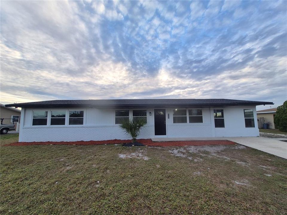 For Sale: $267,300 (4 beds, 2 baths, 1344 Square Feet)