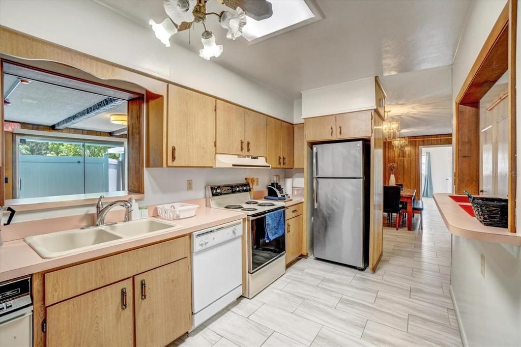 En Venta: $315,000 (5 camas, 2 baños, 1759 Pies cuadrados)