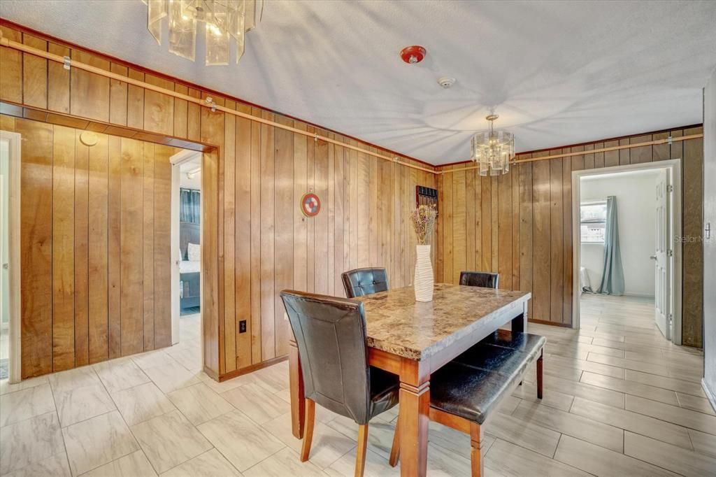 En Venta: $315,000 (5 camas, 2 baños, 1759 Pies cuadrados)