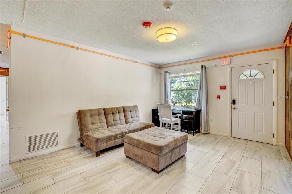 En Venta: $315,000 (5 camas, 2 baños, 1759 Pies cuadrados)