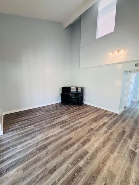 For Rent: $1,950 (2 beds, 2 baths, 1437 Square Feet)