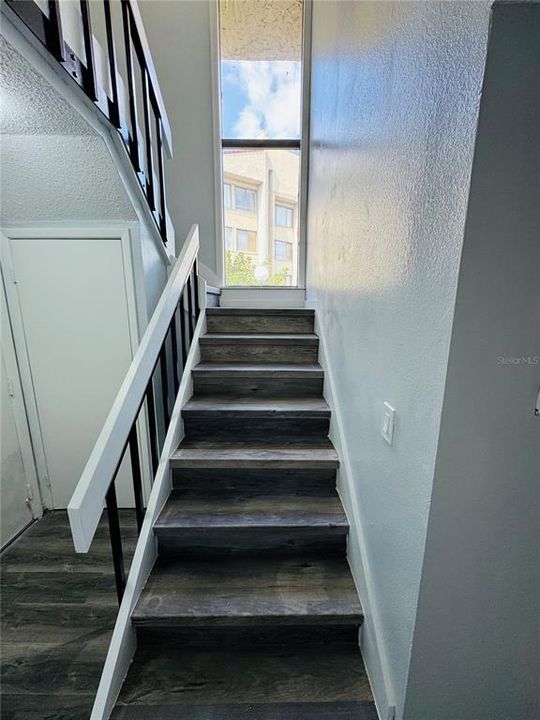 For Rent: $1,950 (2 beds, 2 baths, 1437 Square Feet)