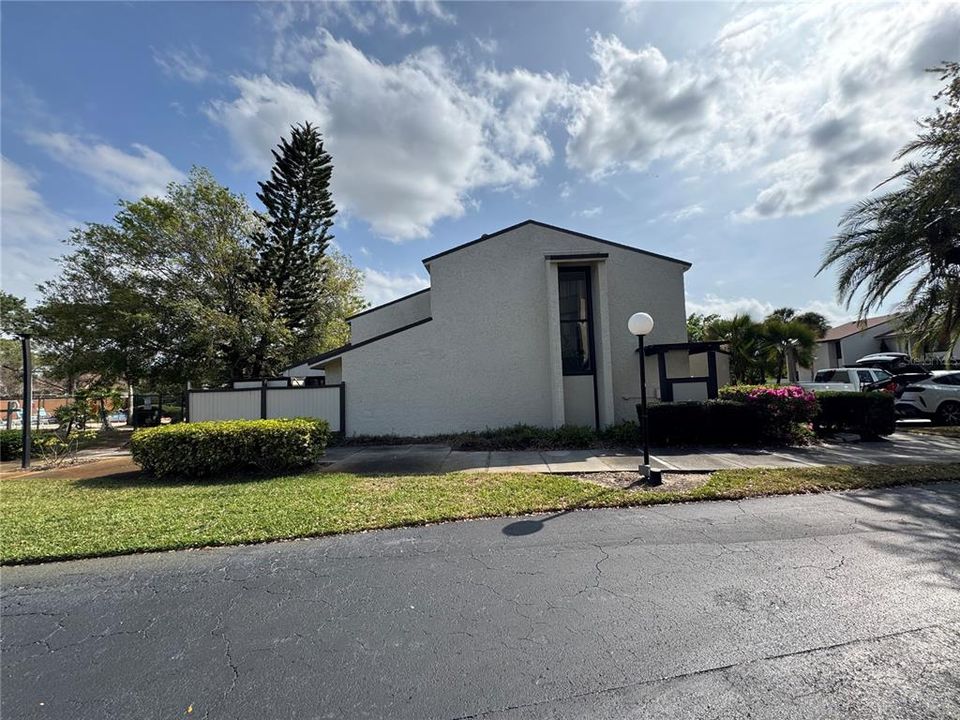 For Rent: $1,950 (2 beds, 2 baths, 1437 Square Feet)