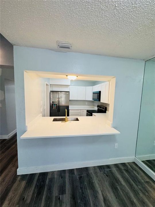 For Rent: $1,950 (2 beds, 2 baths, 1437 Square Feet)