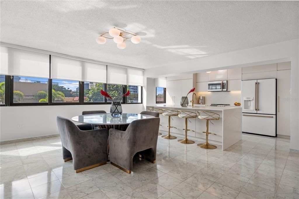 待售: $1,625,000 (4 贝兹, 3 浴室, 2249 平方英尺)