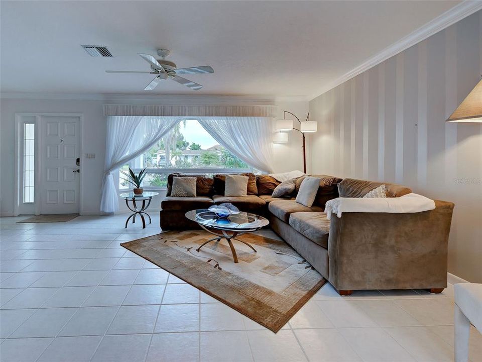 For Sale: $815,000 (3 beds, 2 baths, 1706 Square Feet)