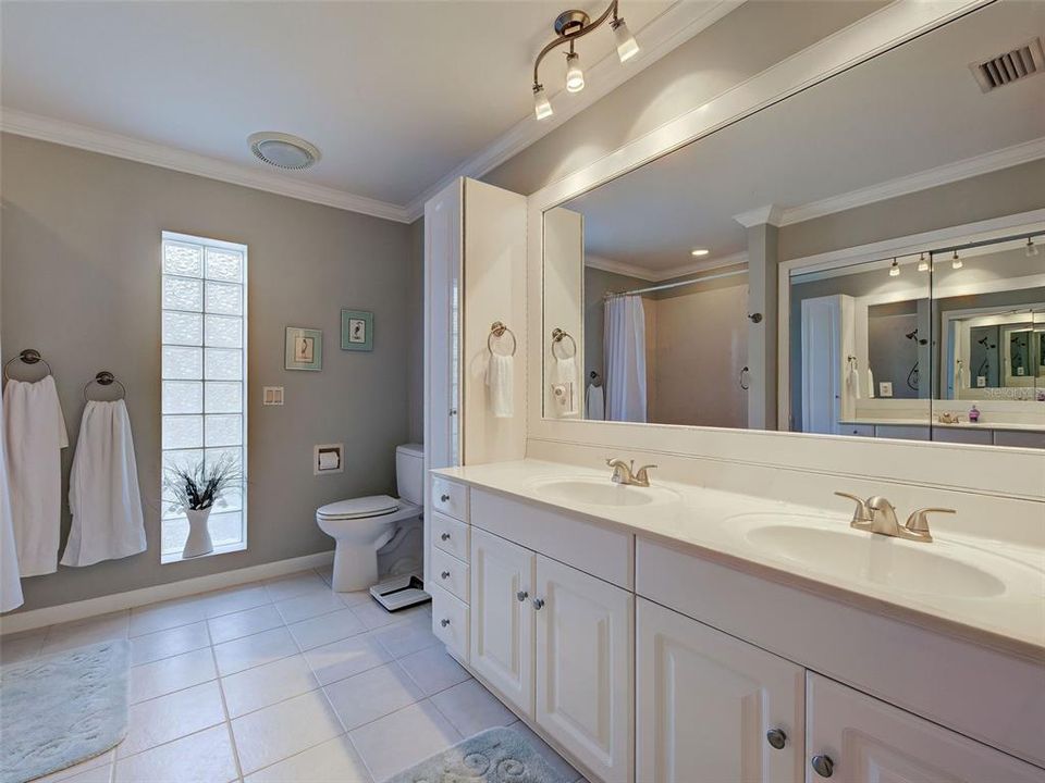 For Sale: $815,000 (3 beds, 2 baths, 1706 Square Feet)