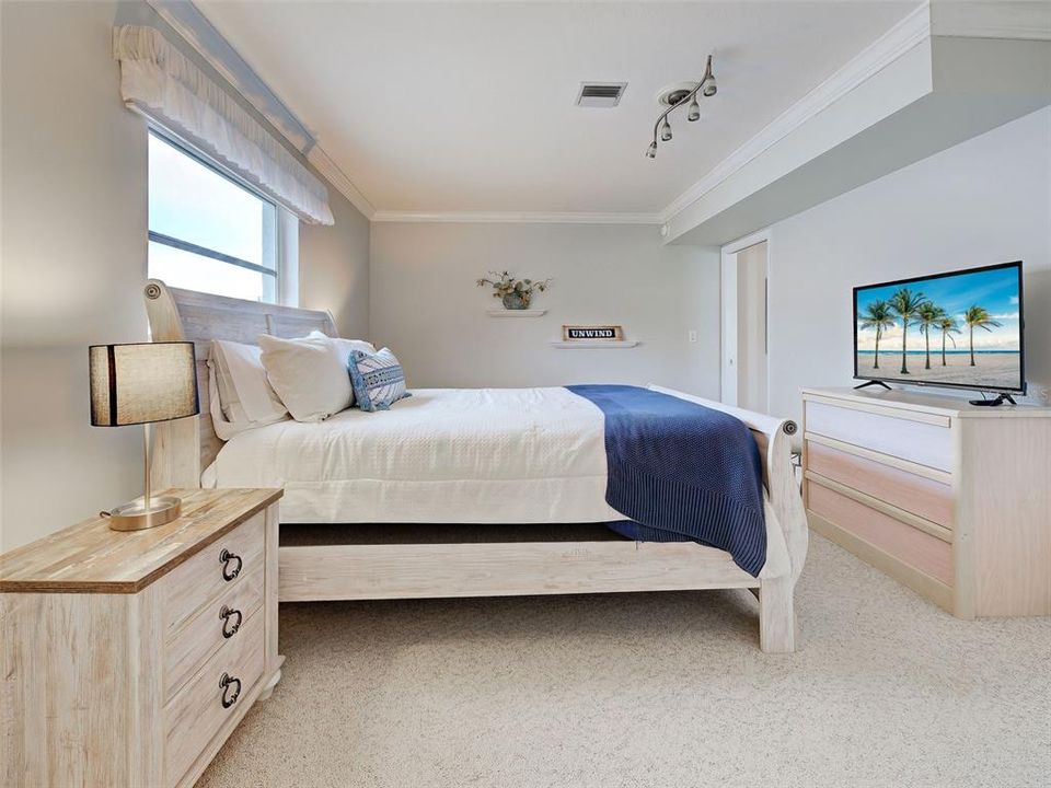 For Sale: $815,000 (3 beds, 2 baths, 1706 Square Feet)