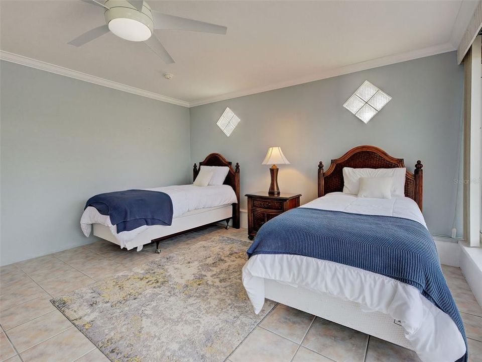 For Sale: $815,000 (3 beds, 2 baths, 1706 Square Feet)