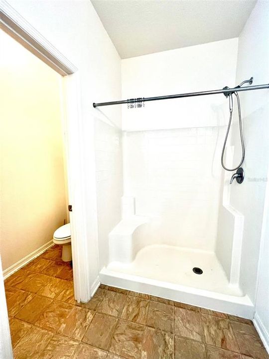 For Rent: $2,100 (3 beds, 2 baths, 2000 Square Feet)