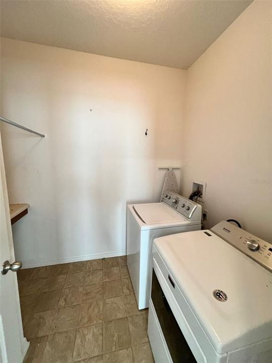 For Rent: $2,100 (3 beds, 2 baths, 2000 Square Feet)