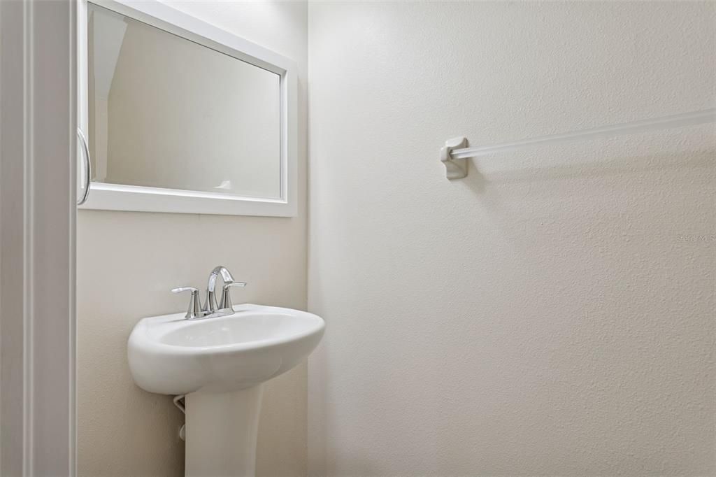 En Renta: $2,400 (3 camas, 2 baños, 2010 Pies cuadrados)