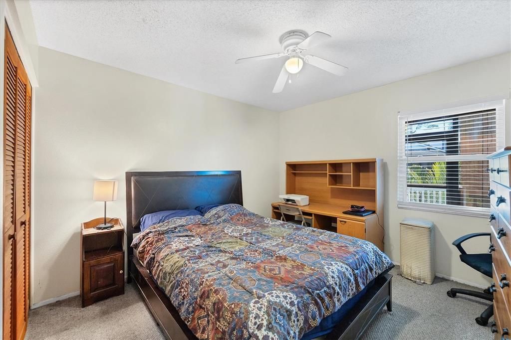 待售: $119,995 (2 贝兹, 2 浴室, 912 平方英尺)