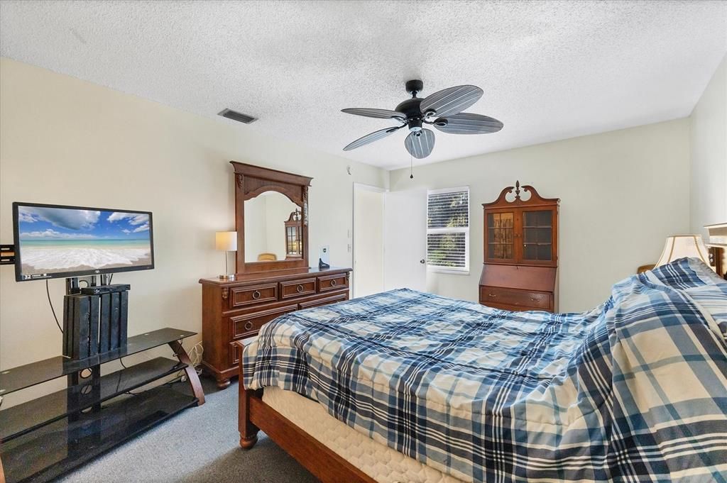 待售: $119,995 (2 贝兹, 2 浴室, 912 平方英尺)