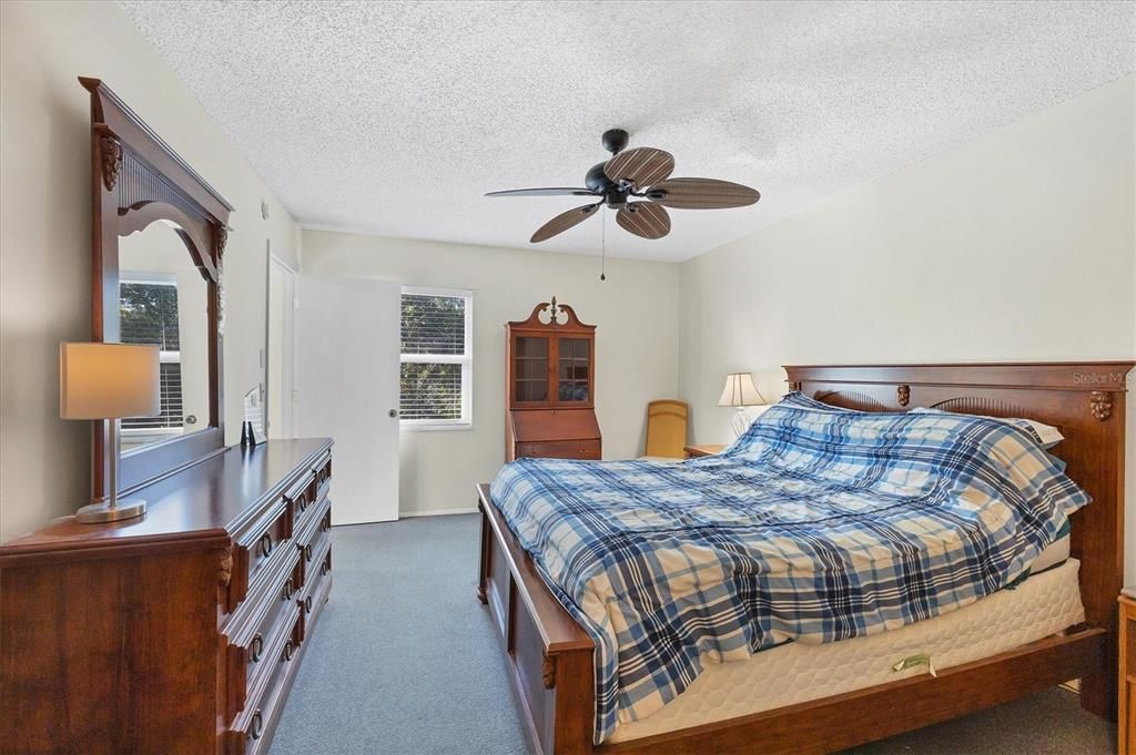 待售: $119,995 (2 贝兹, 2 浴室, 912 平方英尺)