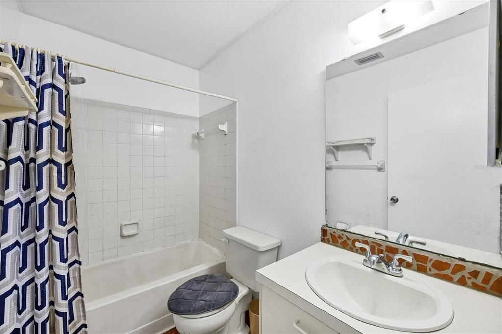 待售: $119,995 (2 贝兹, 2 浴室, 912 平方英尺)