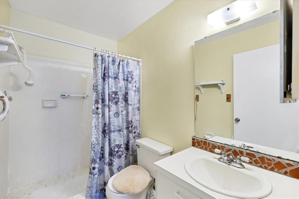 待售: $119,995 (2 贝兹, 2 浴室, 912 平方英尺)