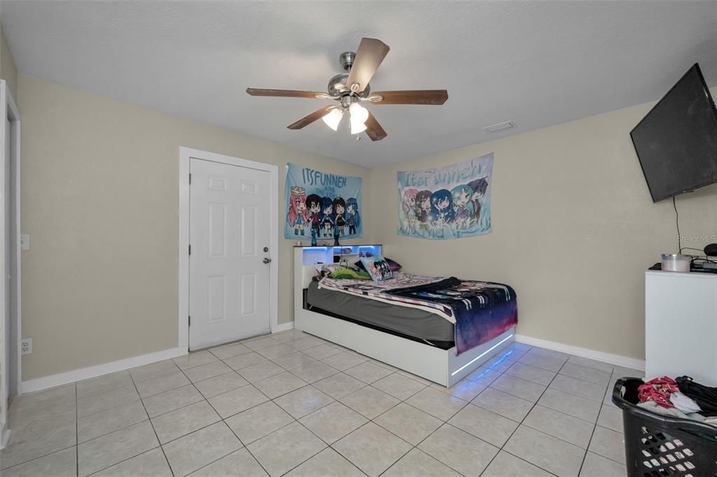 For Sale: $499,900 (5 beds, 2 baths, 2340 Square Feet)