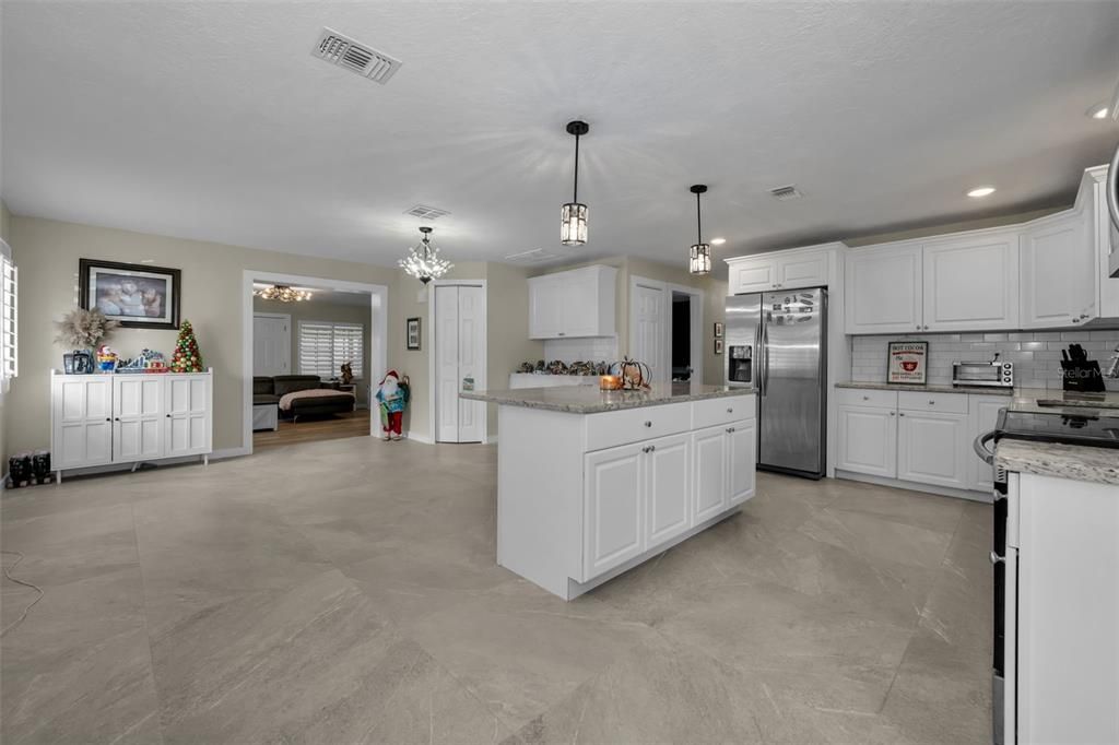 For Sale: $499,900 (5 beds, 2 baths, 2340 Square Feet)