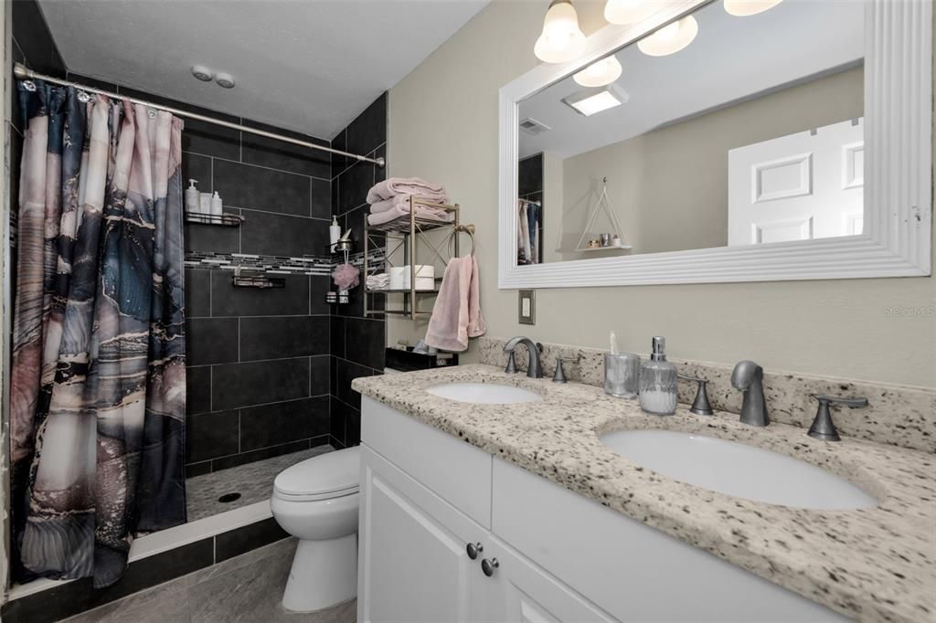 For Sale: $499,900 (5 beds, 2 baths, 2340 Square Feet)