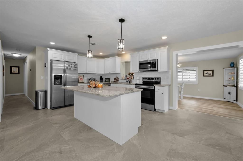 For Sale: $499,900 (5 beds, 2 baths, 2340 Square Feet)