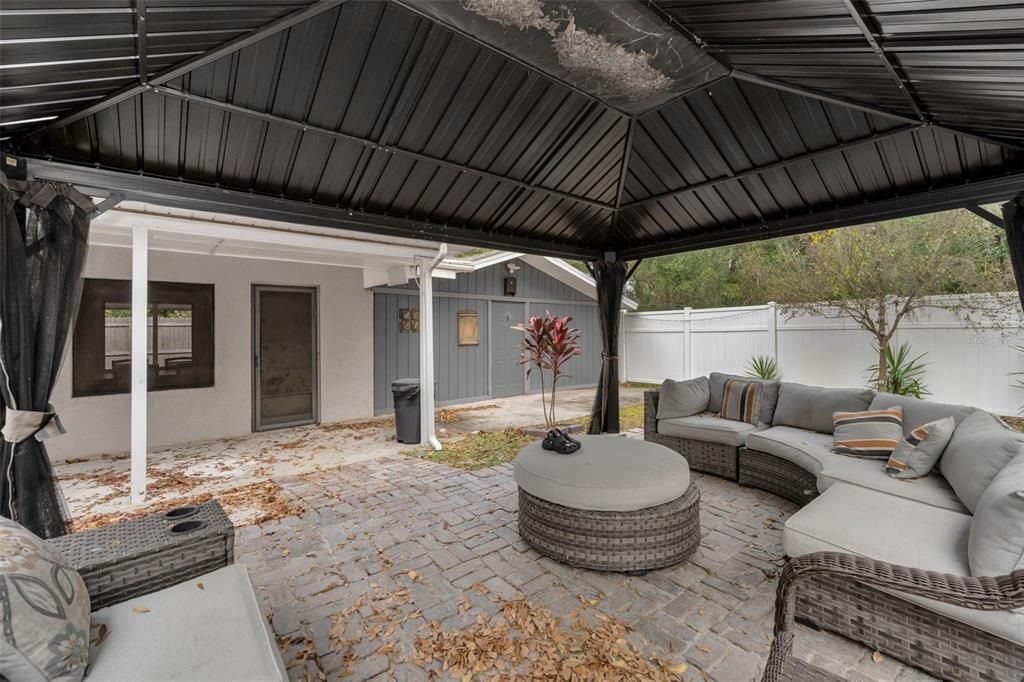 For Sale: $499,900 (5 beds, 2 baths, 2340 Square Feet)