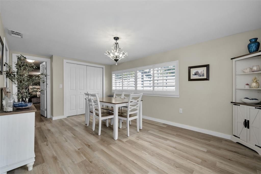 For Sale: $499,900 (5 beds, 2 baths, 2340 Square Feet)