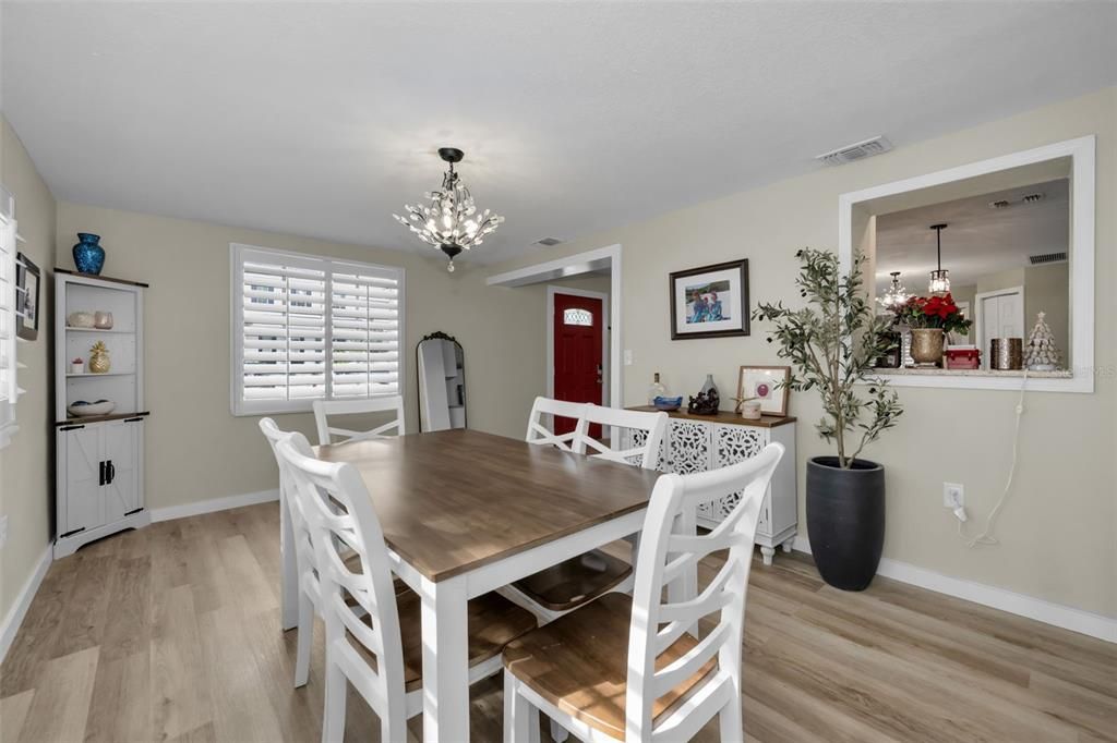 For Sale: $499,900 (5 beds, 2 baths, 2340 Square Feet)