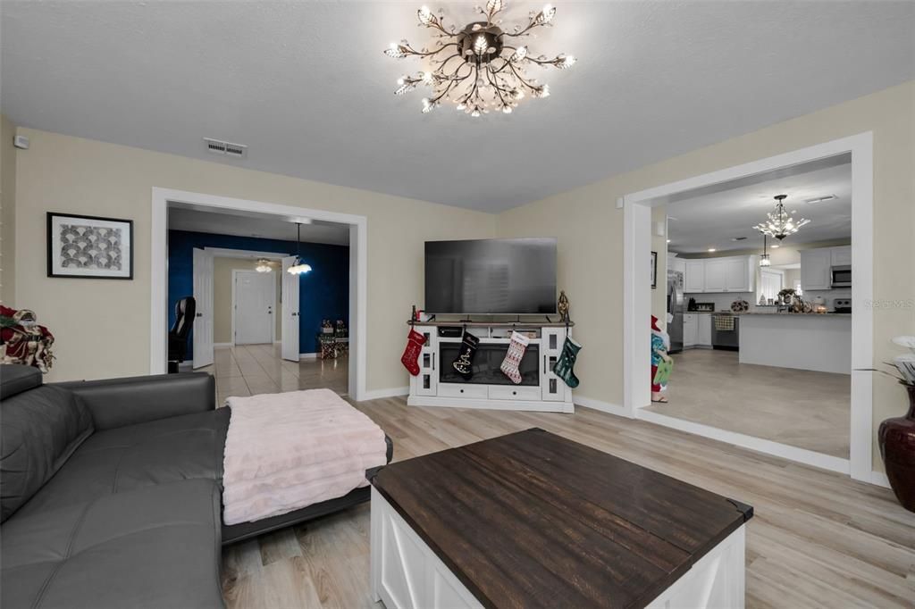 For Sale: $499,900 (5 beds, 2 baths, 2340 Square Feet)